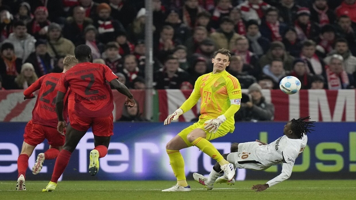 Neuer shown RED CARD for the first time in his career (Video)